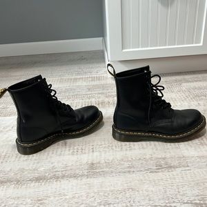 AirWair Dr Martens Black size 9. Worn 3 times. Excellent condition.